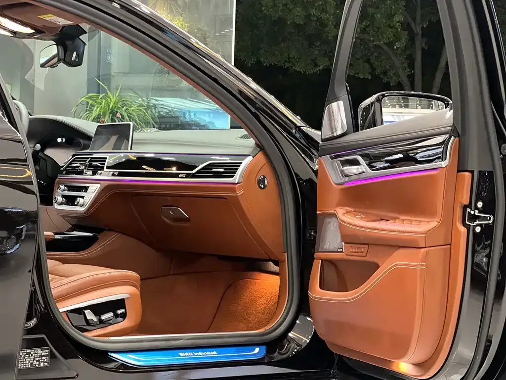 BMW 7 Series 2021 из CN, фото 3