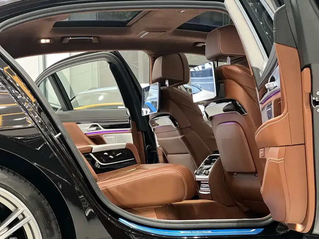 BMW 7 Series 2021 из CN, фото 7