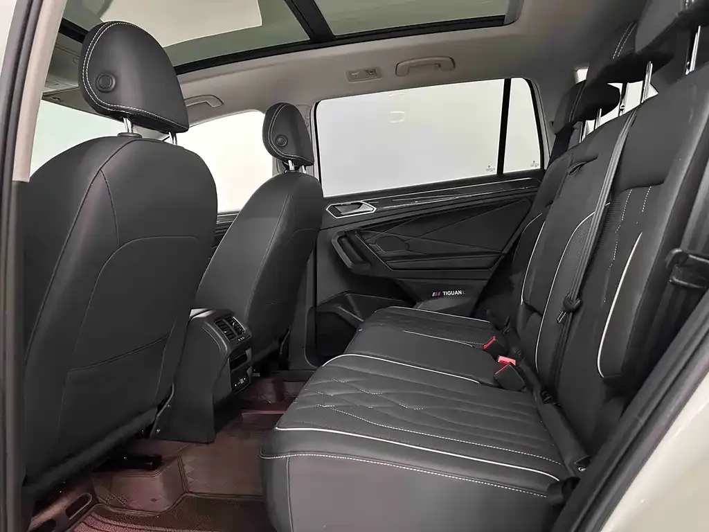 Volkswagen Tiguan L — фото 9
