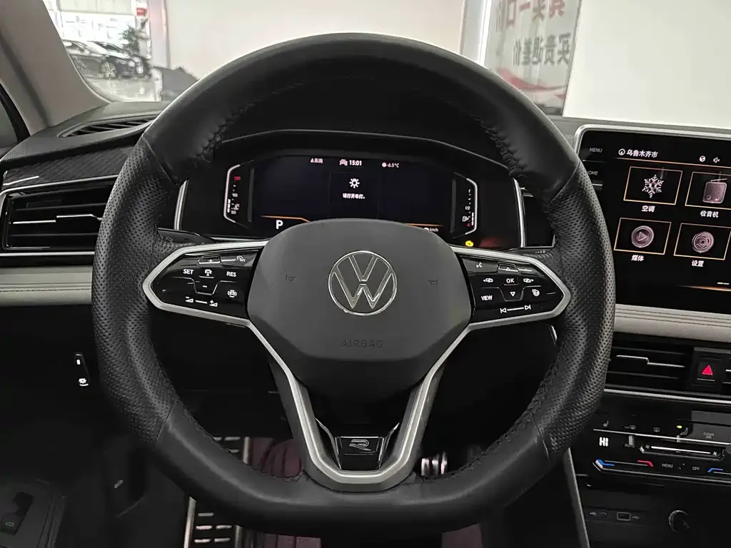 Volkswagen Tiguan L — фото 6