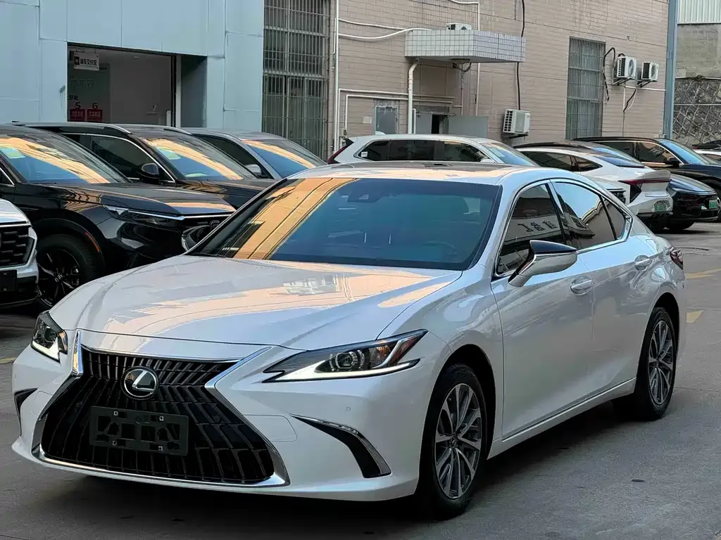 Lexus ES — фото 9