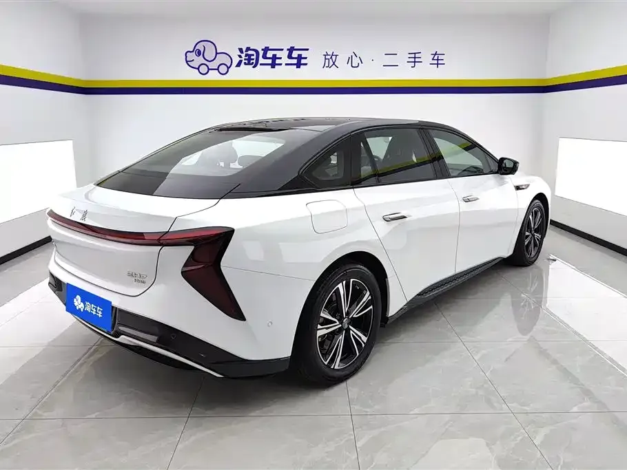 Hongqi EH7 2024 из CN, фото 3