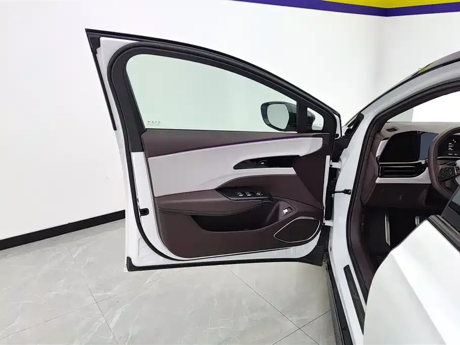 Hongqi EH7 2024 из CN, фото 7