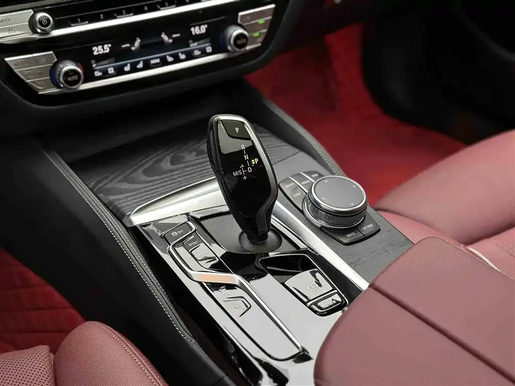 BMW 5 Series — фото 9