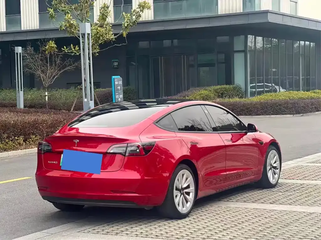 Tesla Model 3 — фото 7