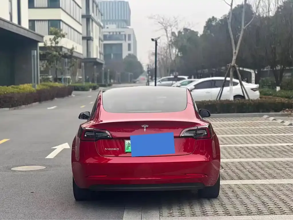 Tesla Model 3 — фото 5