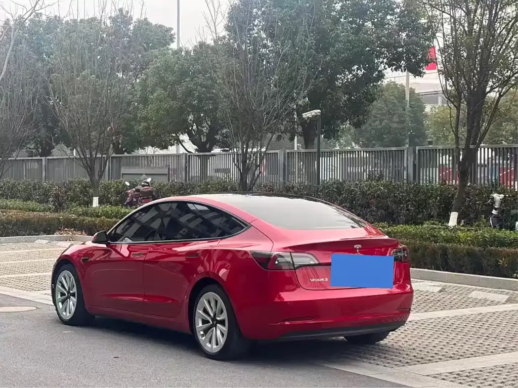 Tesla Model 3 — фото 8