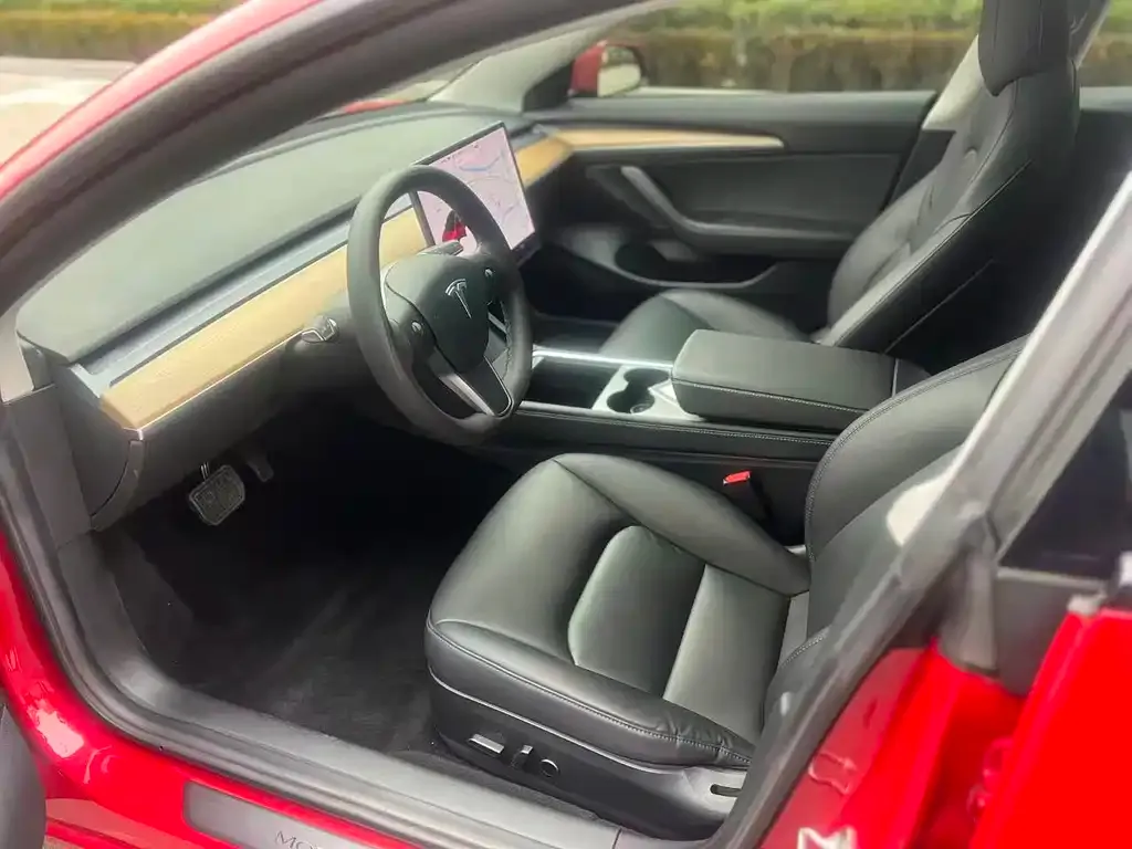 Tesla Model 3 — фото 4