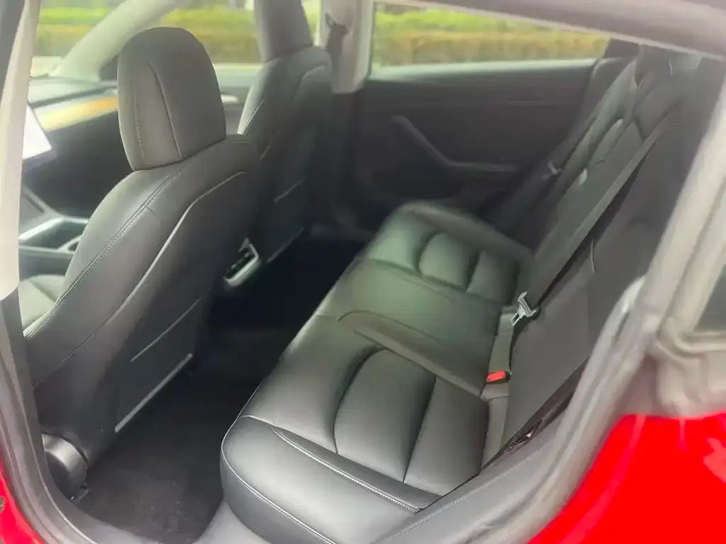 Tesla Model 3 — фото 3