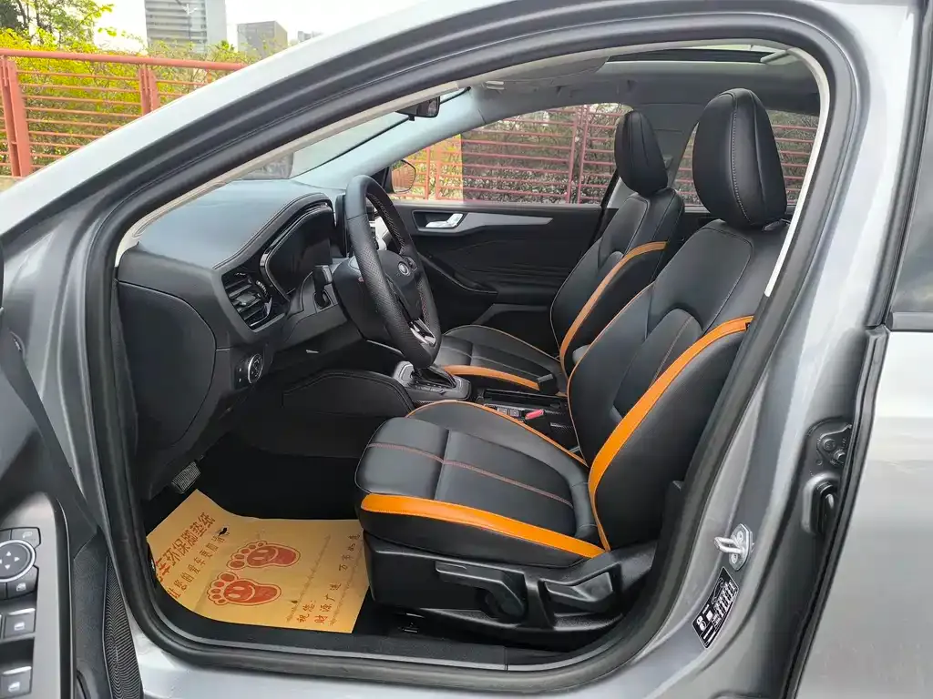 Ford Focus 2022 из CN, фото 4