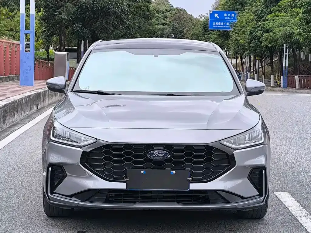 Ford Focus 2022 из CN, фото 8