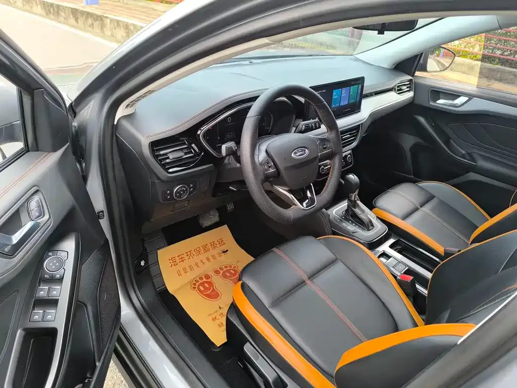 Ford Focus 2022 из CN, фото 2