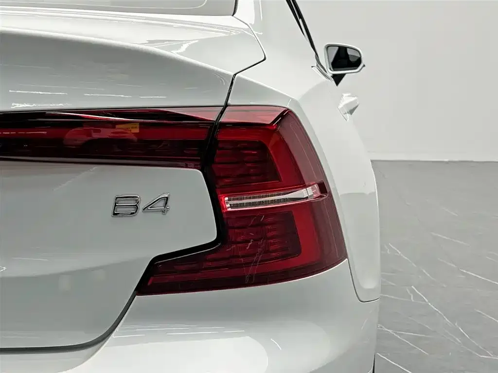 Volvo S60 — фото 10