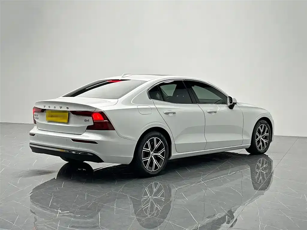 Volvo S60 — фото 6