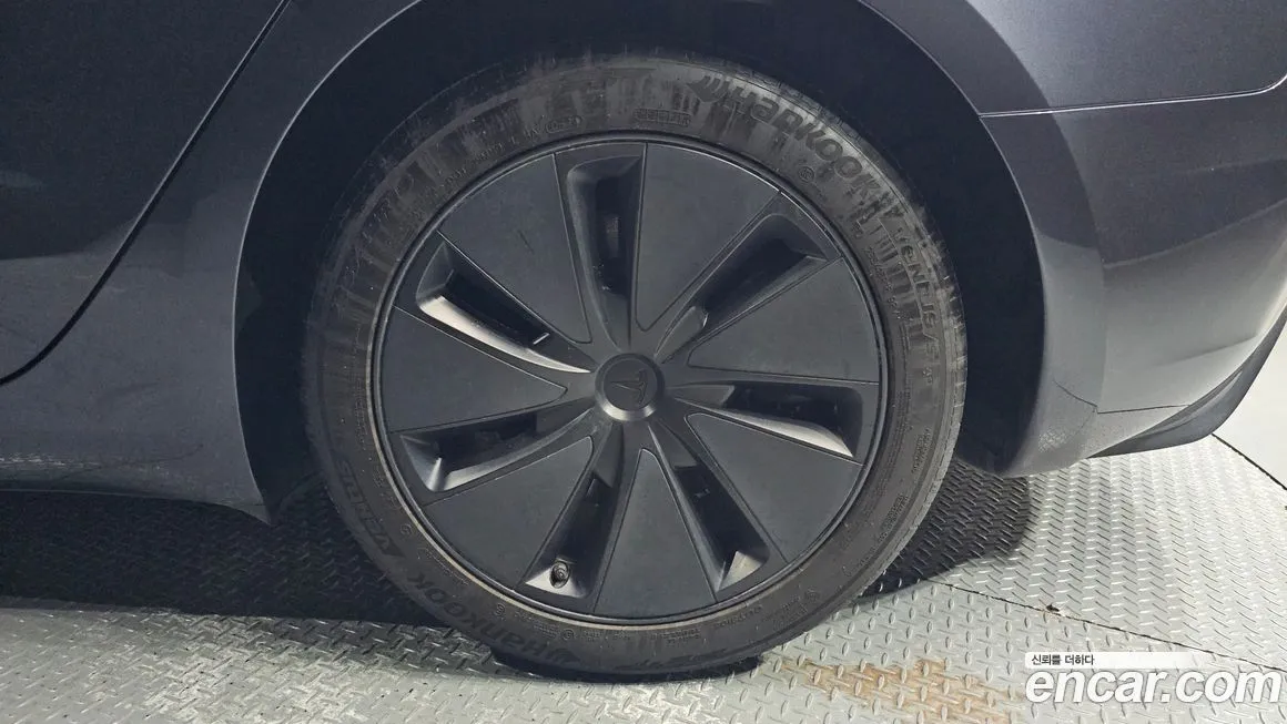 Tesla Model 3 — фото 9