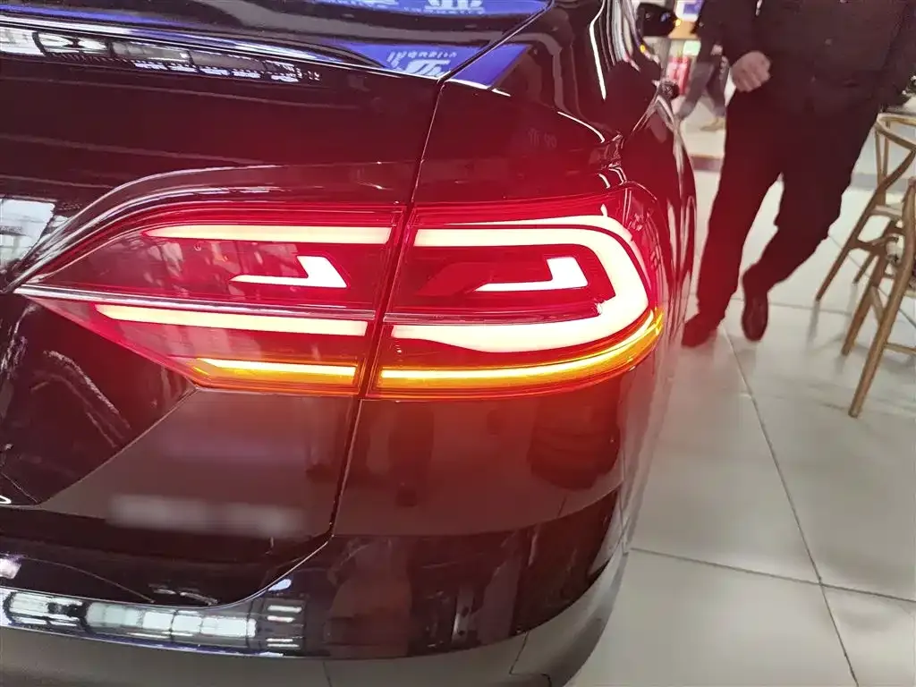 Volkswagen Phideon 2023 из CN, фото 10