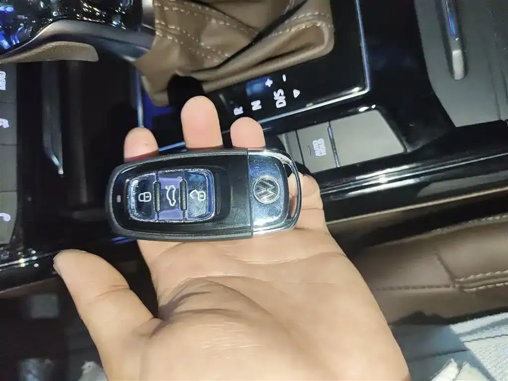 Volkswagen Phideon 2023 из CN, фото 8