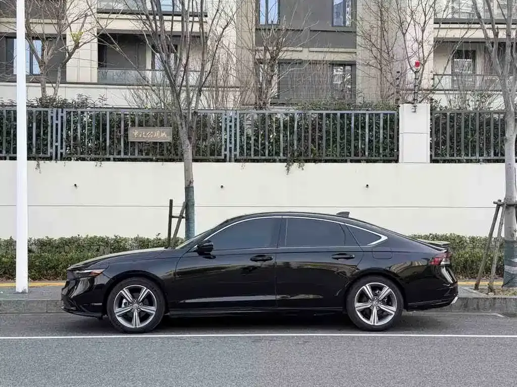 Honda Accord — фото 9
