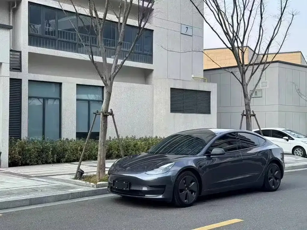 Tesla Model 3 — фото 10