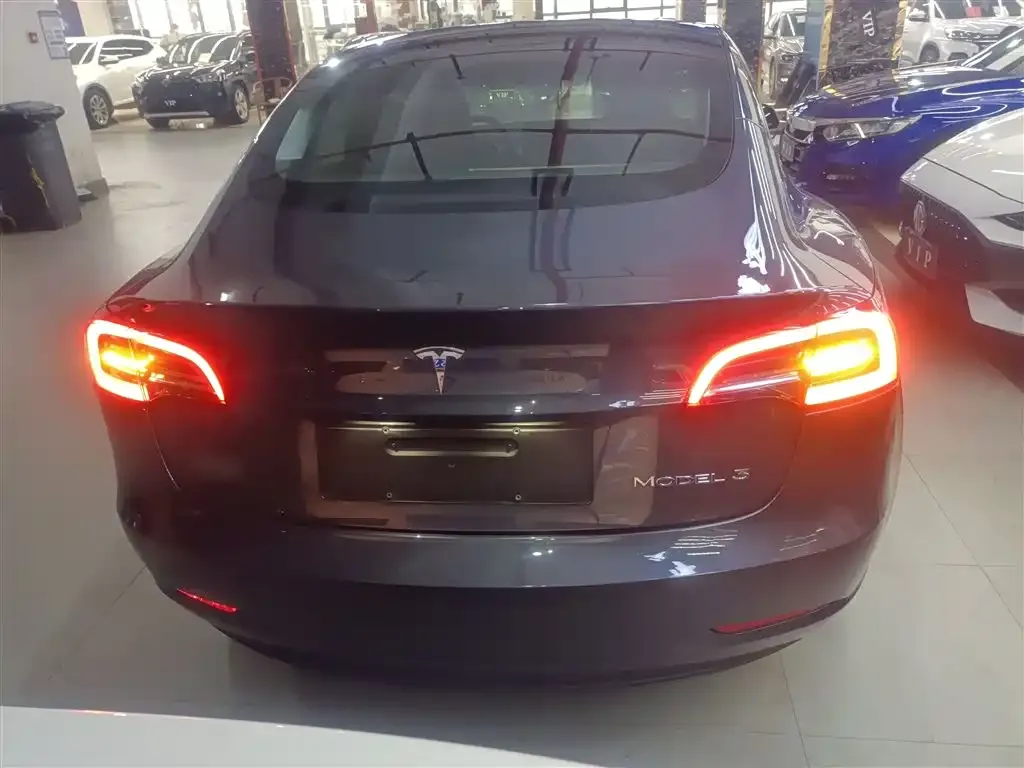Tesla Model 3 — фото 6