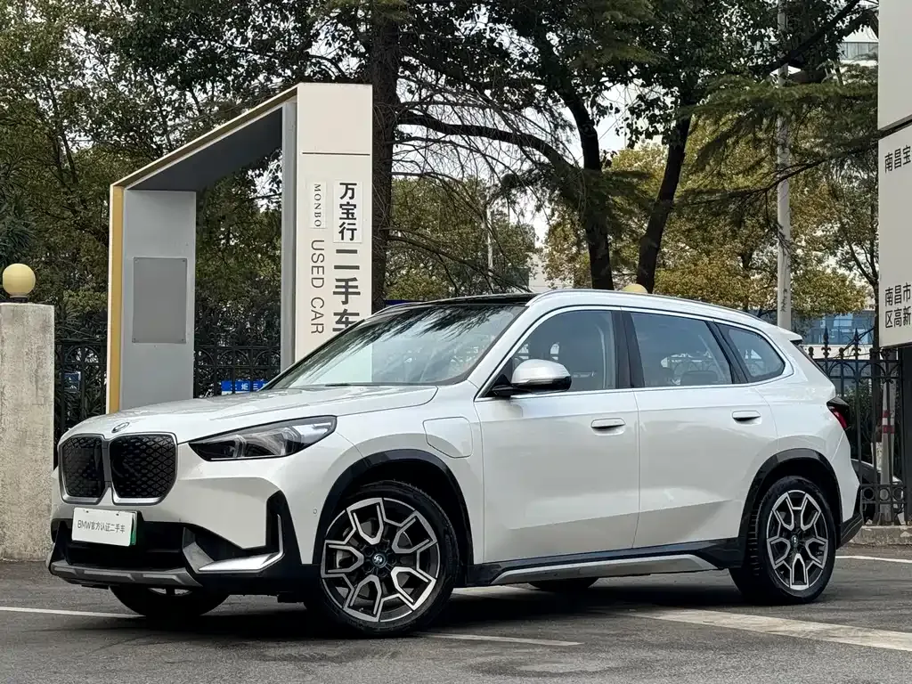 BMW iX1