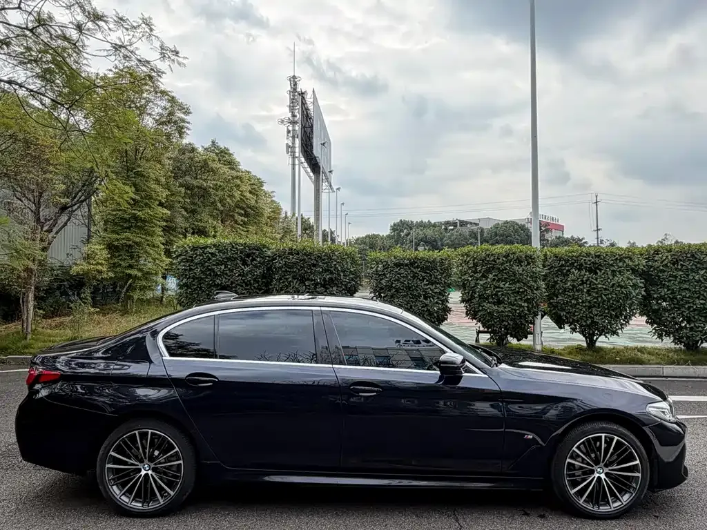 BMW 5 Series — фото 10
