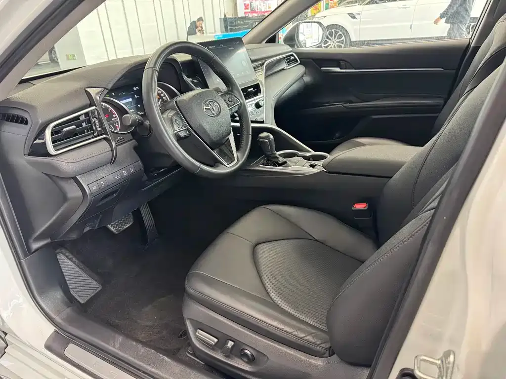 Toyota Camry 2023 из CN, фото 4