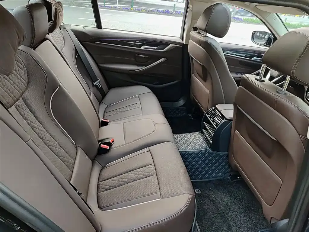 BMW 5 Series 2024 из CN, фото 6