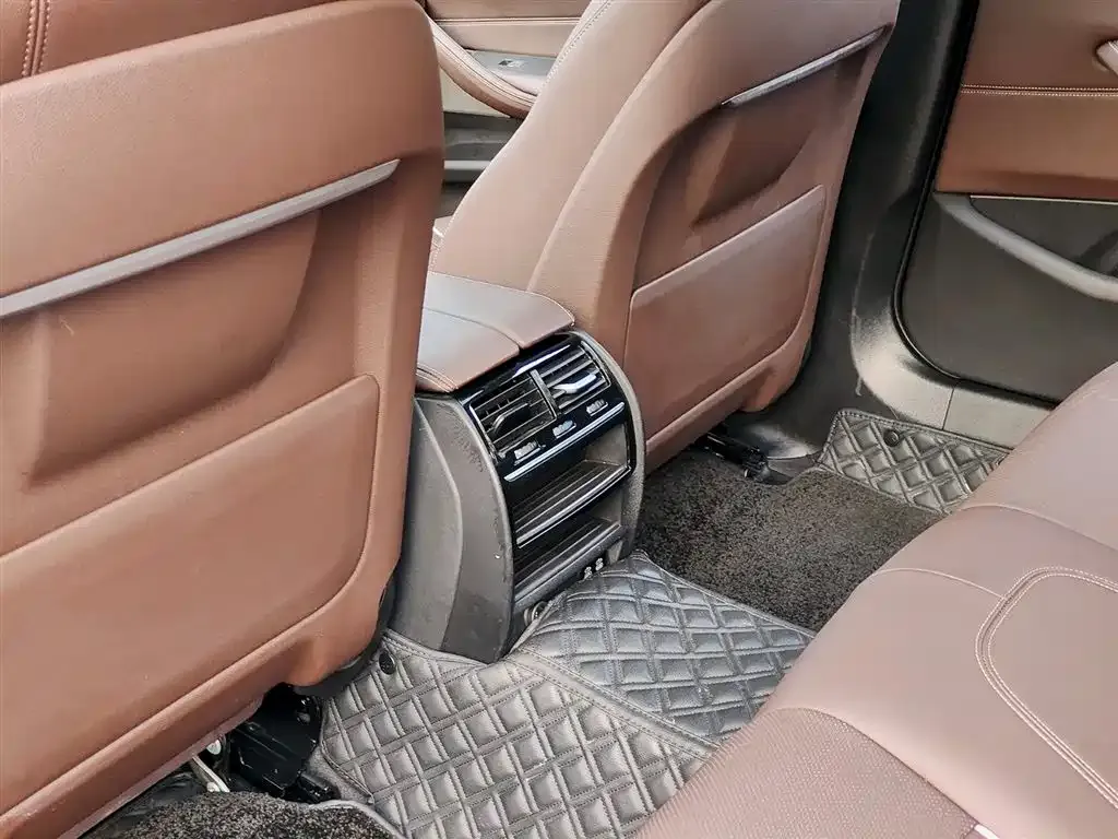 BMW 5 Series 2024 из CN, фото 2