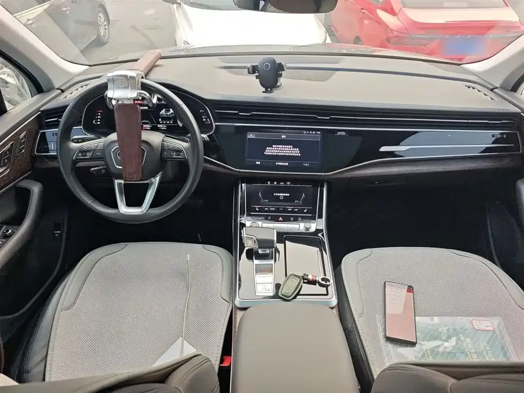 Audi Q7 2021 из CN, фото 8
