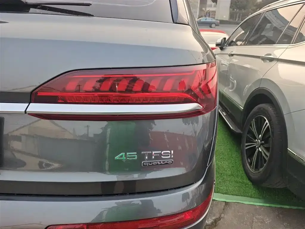Audi Q7 2021 из CN, фото 2