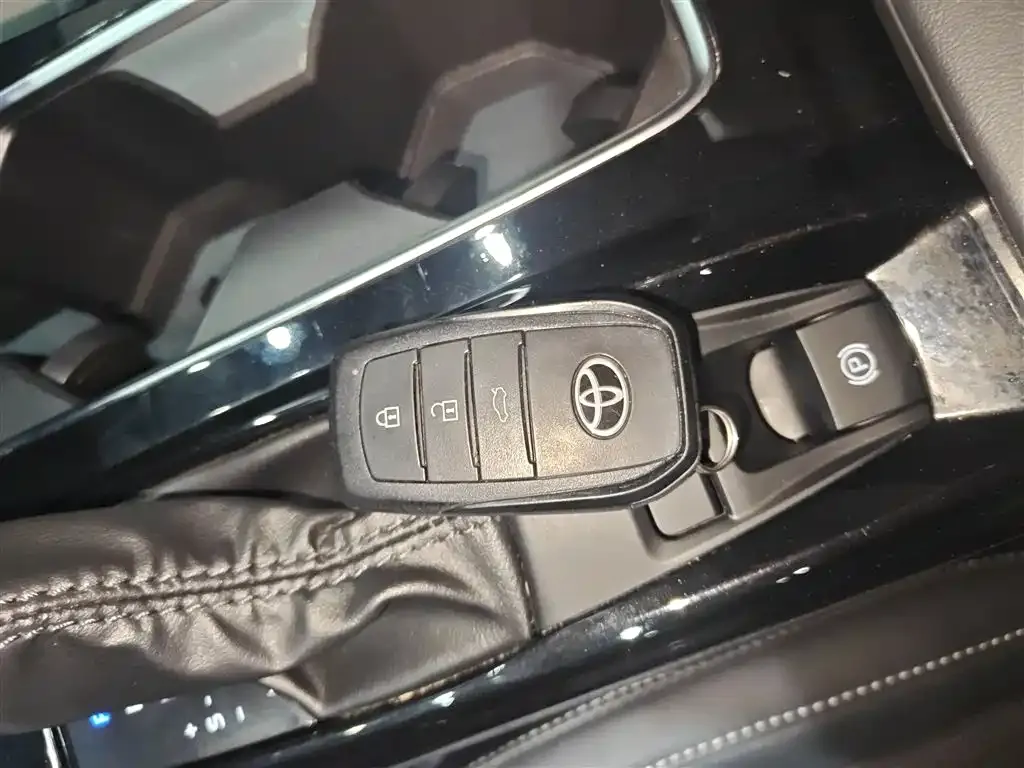 Toyota Camry 2024 из CN, фото 2
