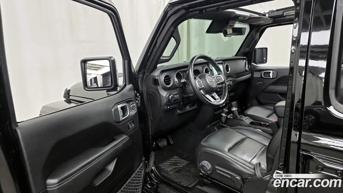 Jeep Wrangler — фото 7