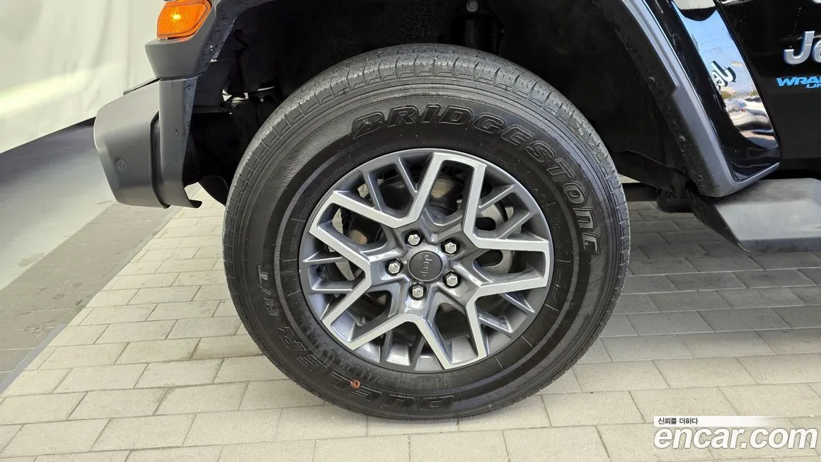 Jeep Wrangler — фото 10