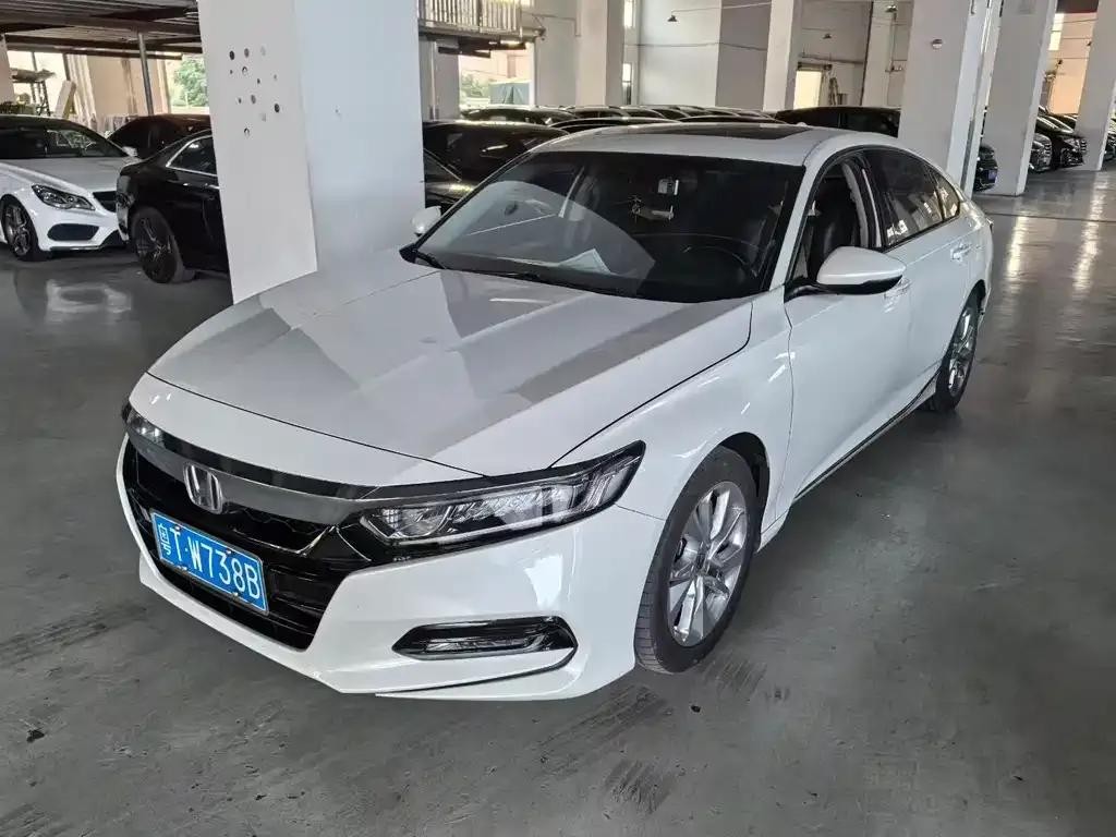 Honda Accord — фото 1