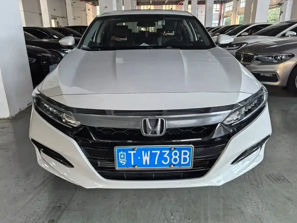 Honda Accord — фото 8