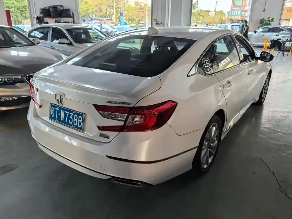 Honda Accord — фото 7