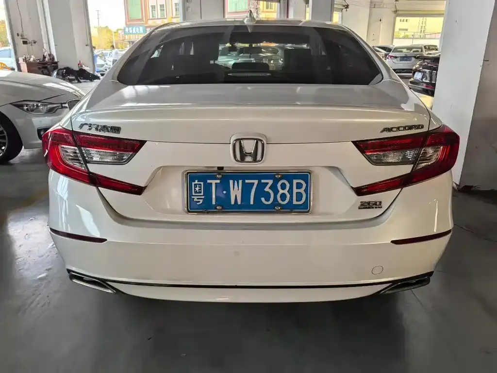 Honda Accord — фото 9