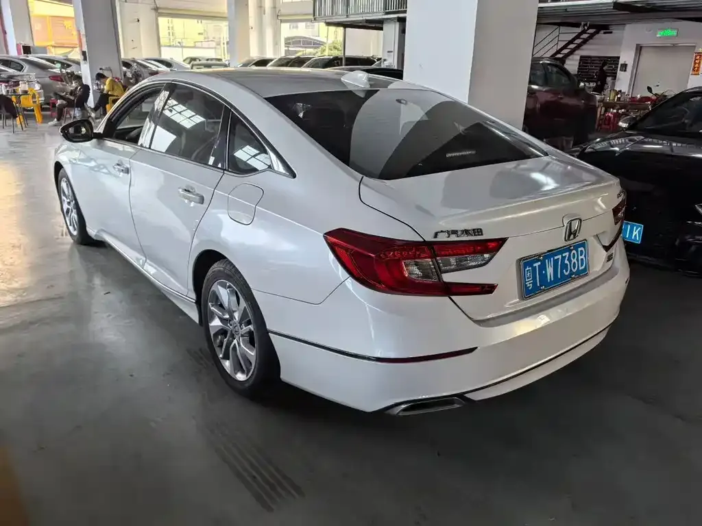 Honda Accord — фото 6