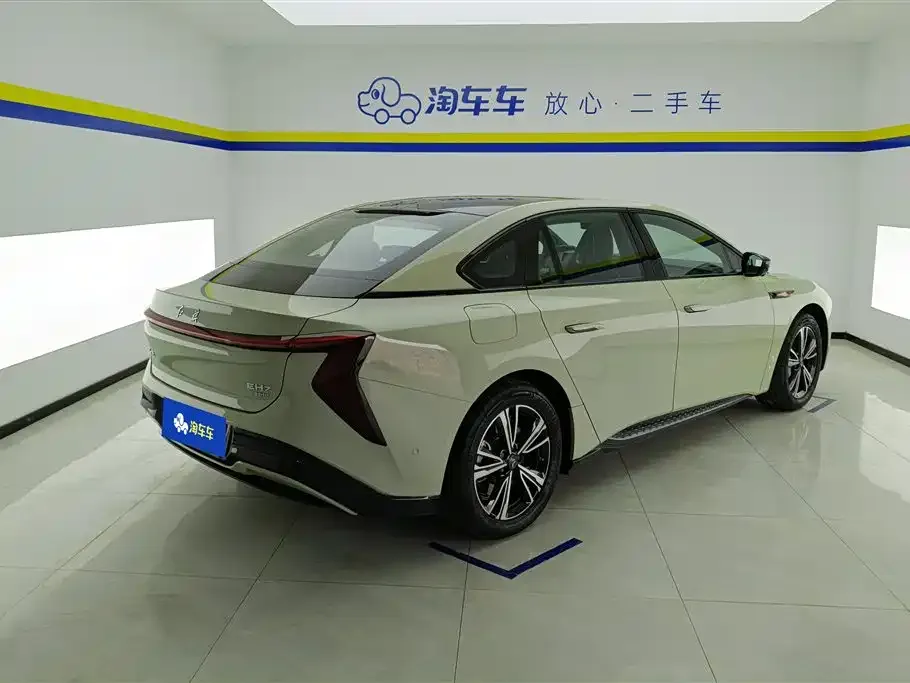 Hongqi EH7 — фото 6