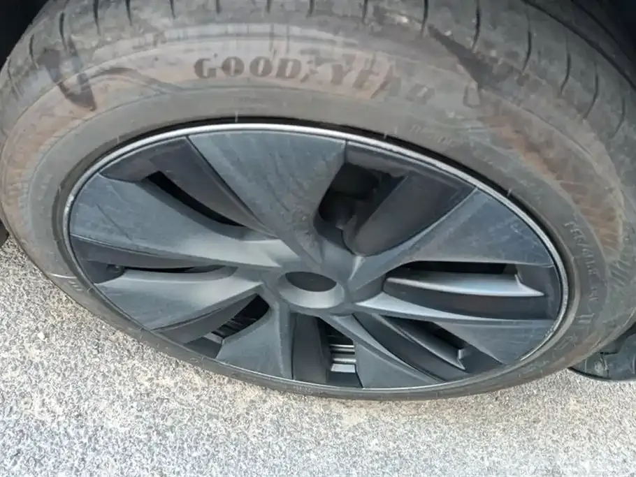Tesla Model Y — фото 5