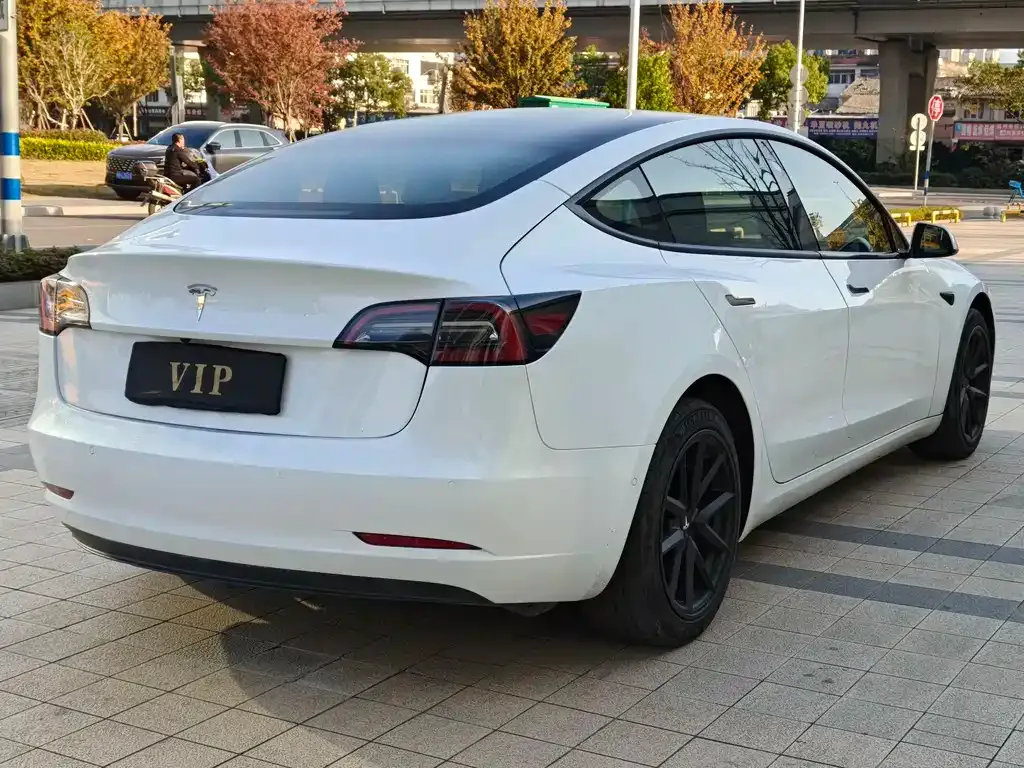 Tesla Model 3 — фото 10