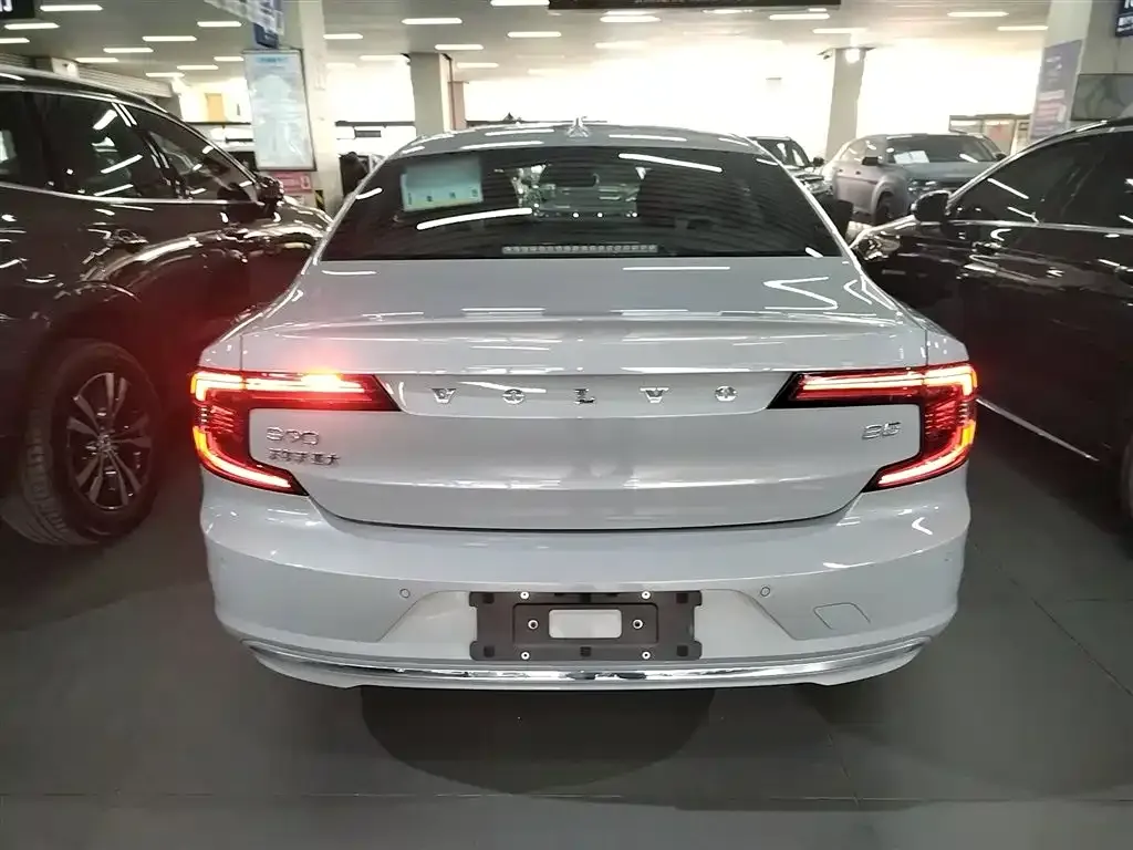 Volvo S90 2025 из CN, фото 5