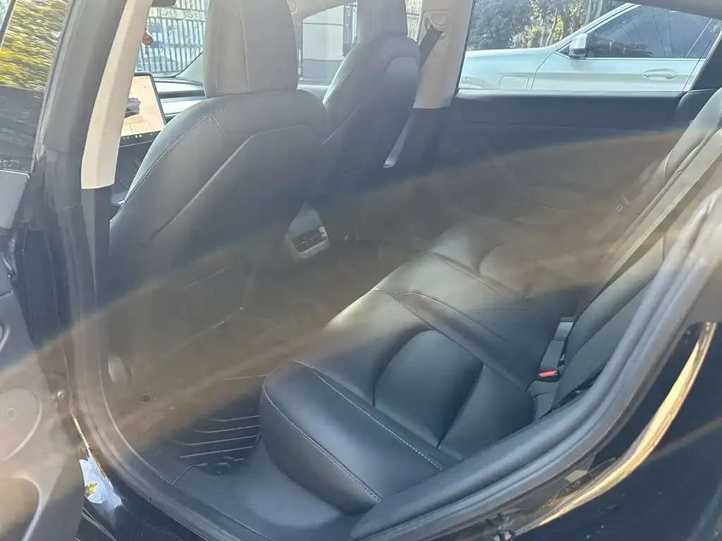 Tesla Model 3 — фото 8