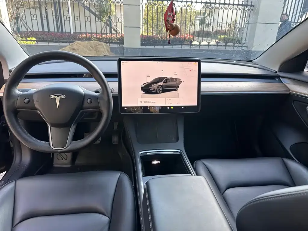 Tesla Model 3 — фото 9