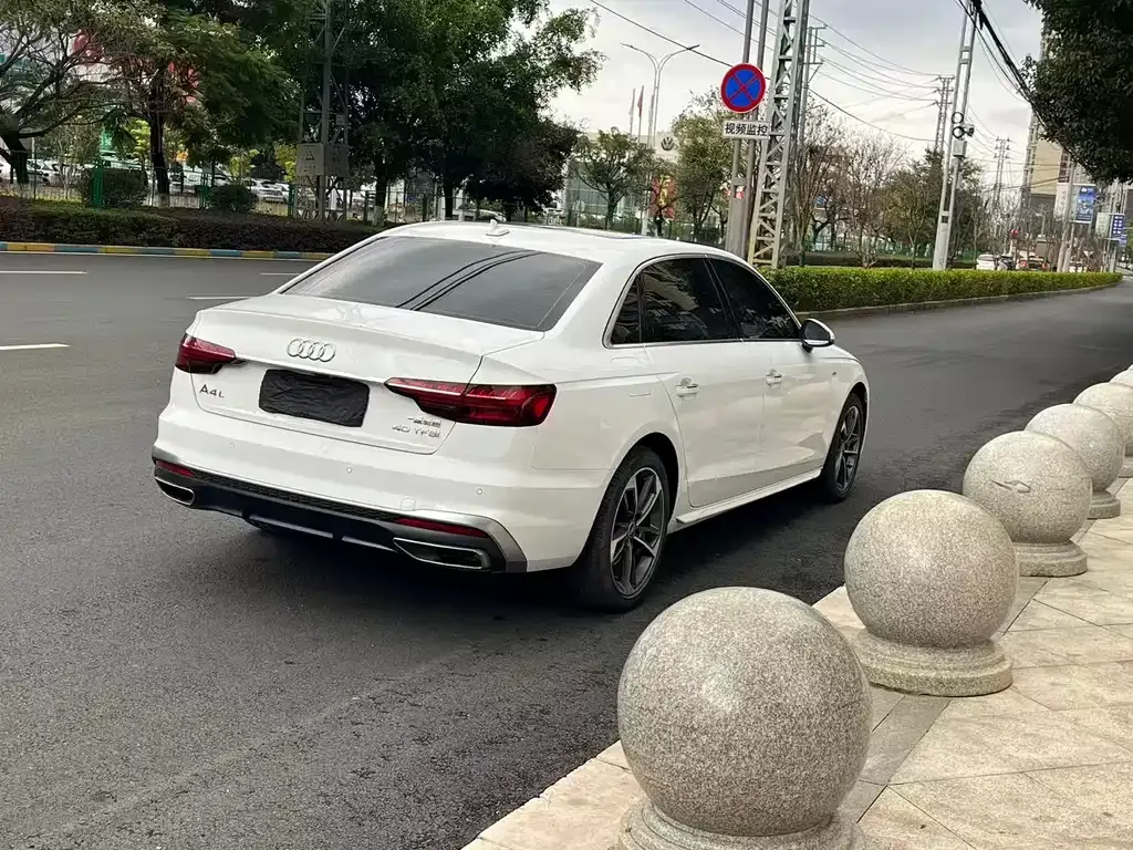 Audi A4L 2024 из CN, фото 6