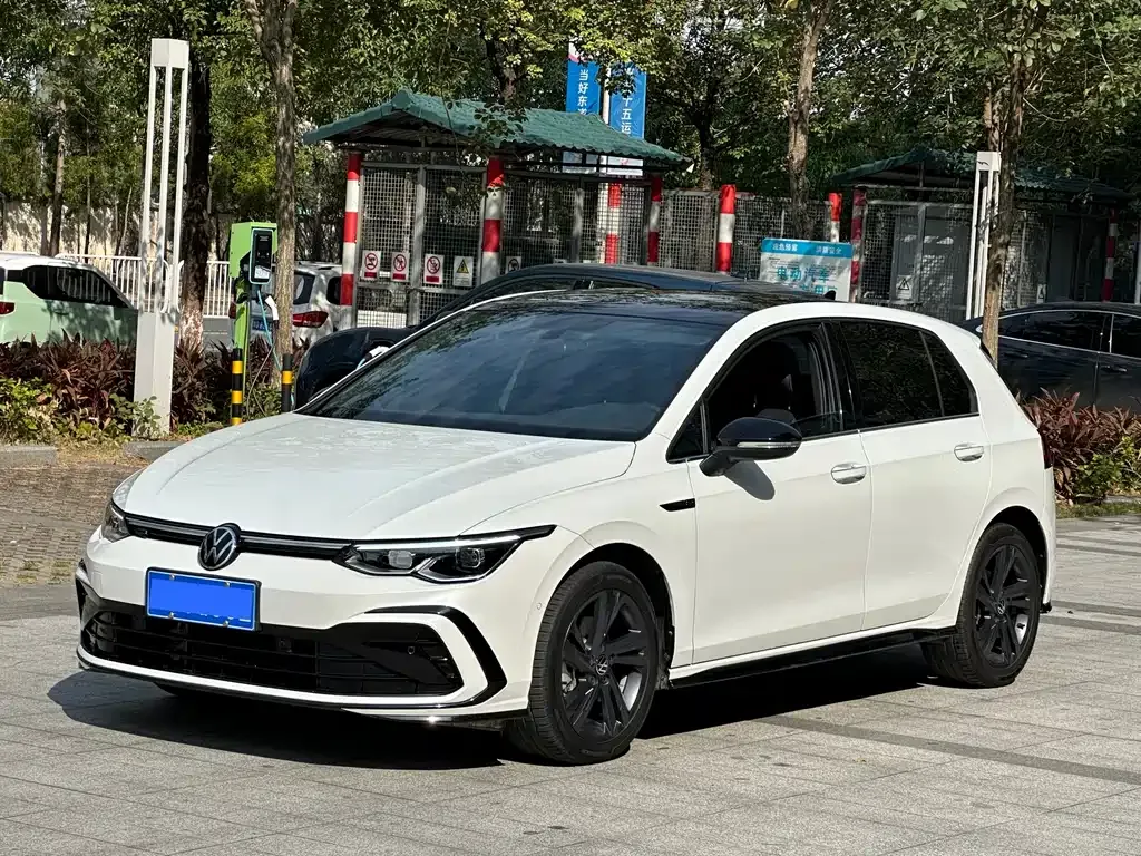 Volkswagen Golf 2023 из CN, фото 1