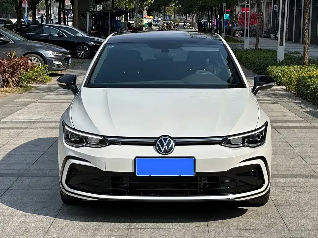 Volkswagen Golf 2023 из CN, фото 2
