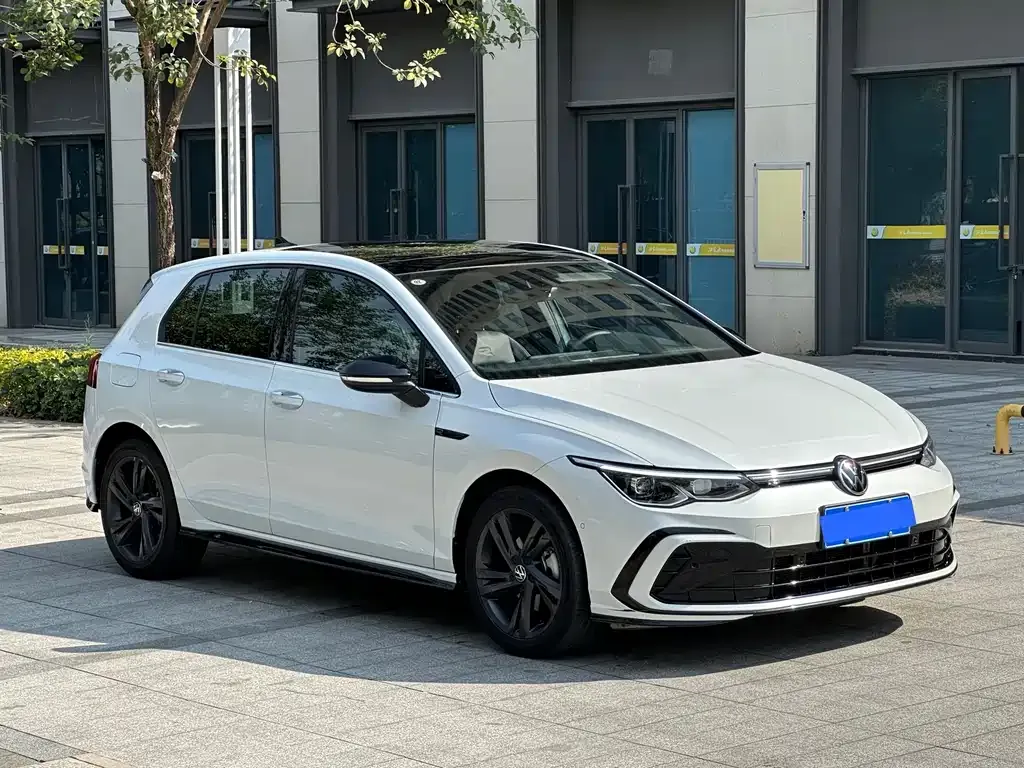 Volkswagen Golf 2023 из CN, фото 3