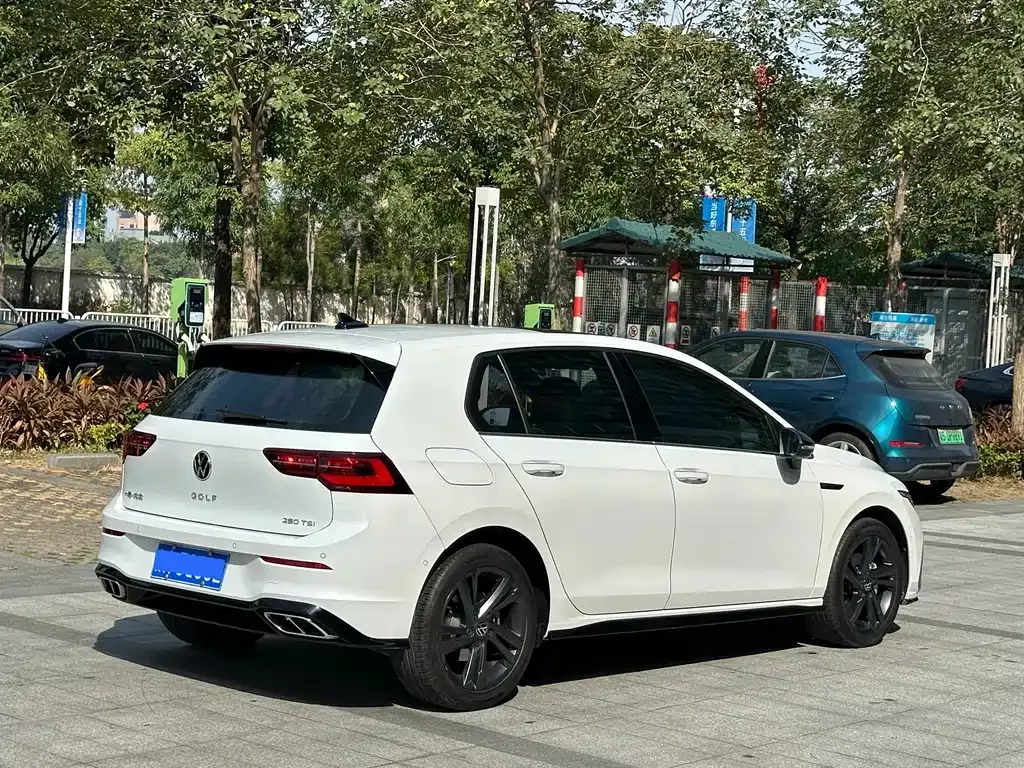 Volkswagen Golf 2023 из CN, фото 4